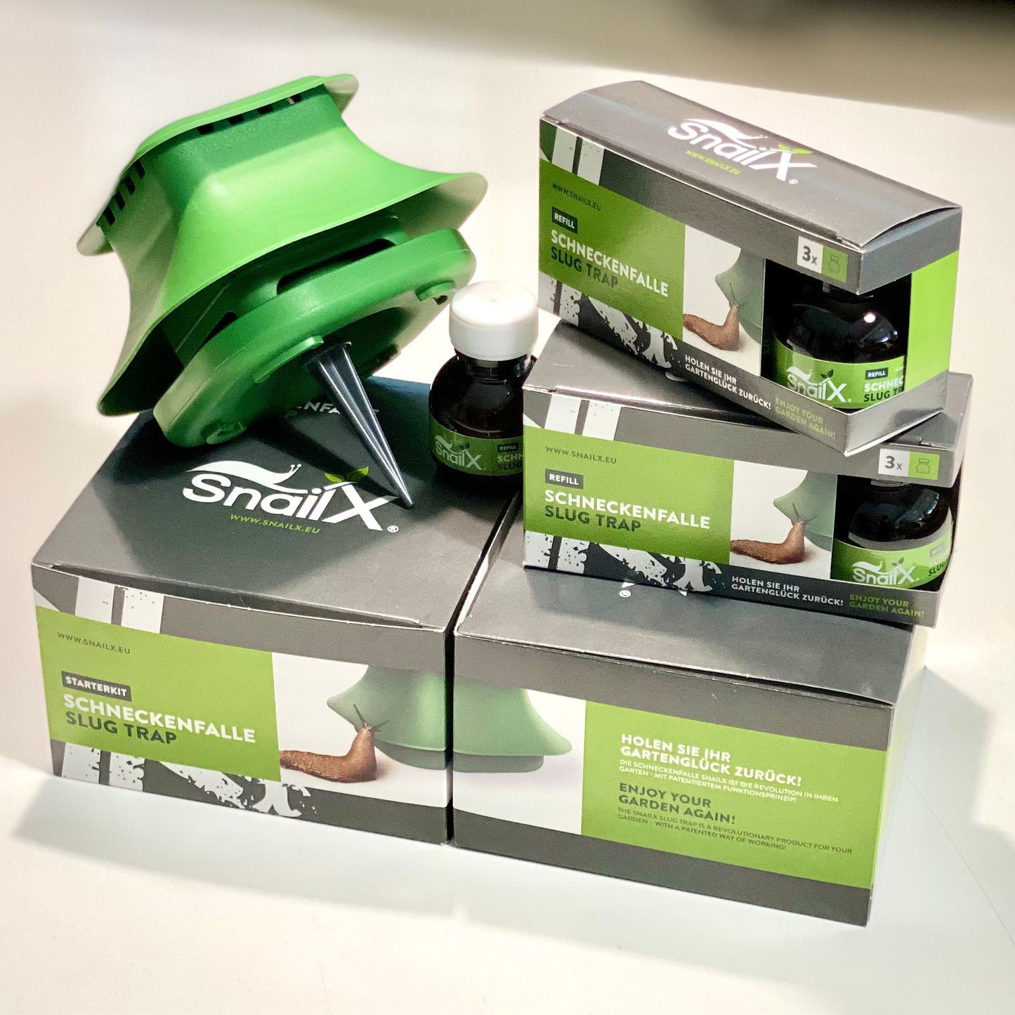 JETZT NEU! SnailX Sommer-Sorglos-Paket: 2 Schneckenfallen Starter-Sets + 2 Lockstoff Refill-Sets zum Sparpreis und mit GRATIS Versand