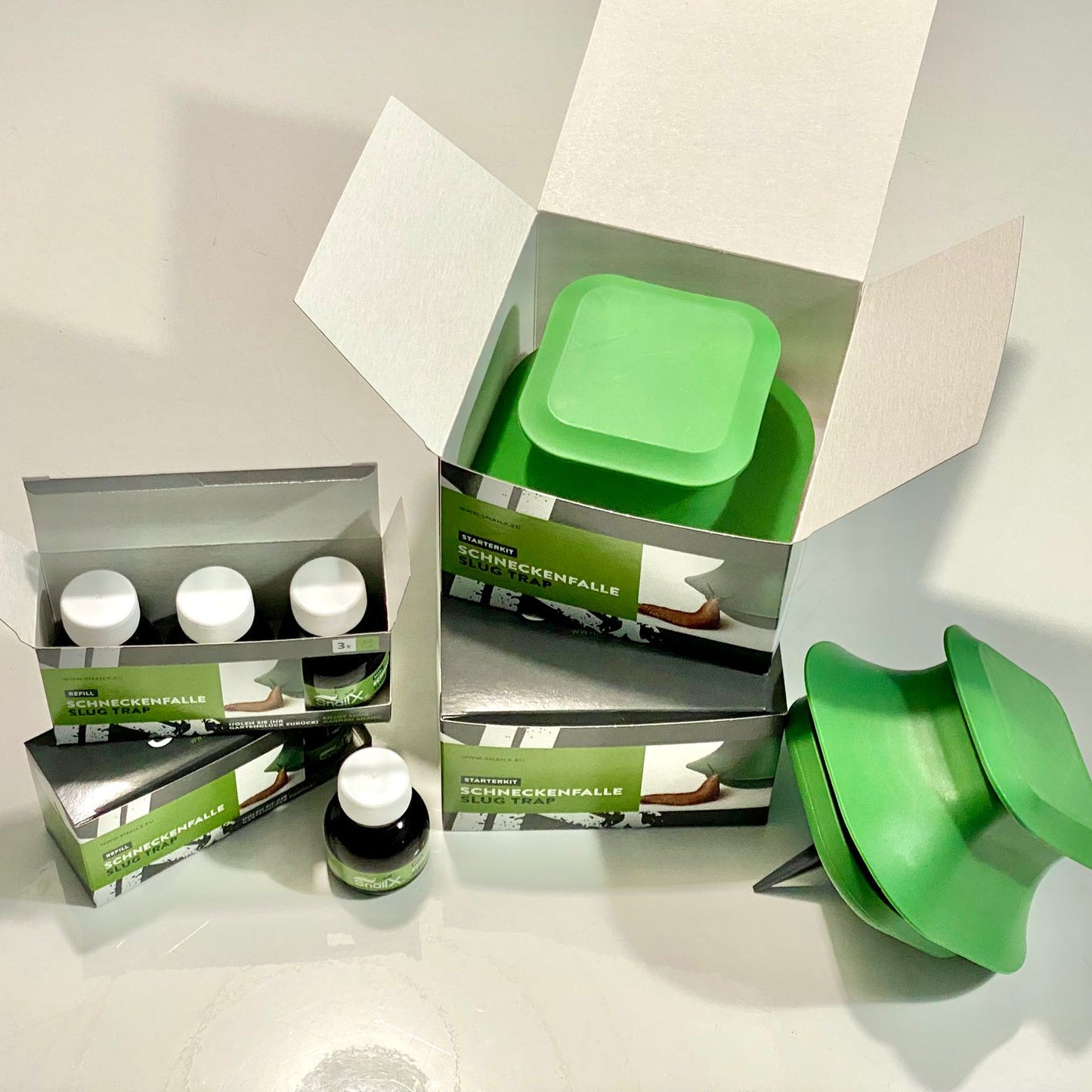 JETZT NEU! SnailX Sommer-Sorglos-Paket: 2 Schneckenfallen Starter-Sets + 2 Lockstoff Refill-Sets zum Sparpreis und mit GRATIS Versand